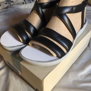 Clarks cloud steppers  NEW